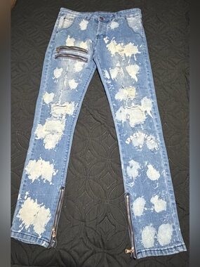 Classic Blue Skinny Jeans with Paint-Splatter and Zipper Details